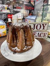 Load image into Gallery viewer, Geladoro - Pandoro filled with Ferrero Rocher
